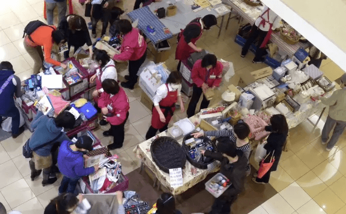 チャリティバザー風景